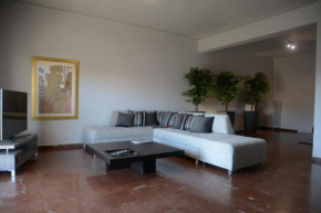 Modern & Classy Central Apartment